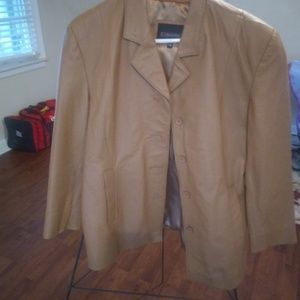 This is a wemens leather Ciro Citterio